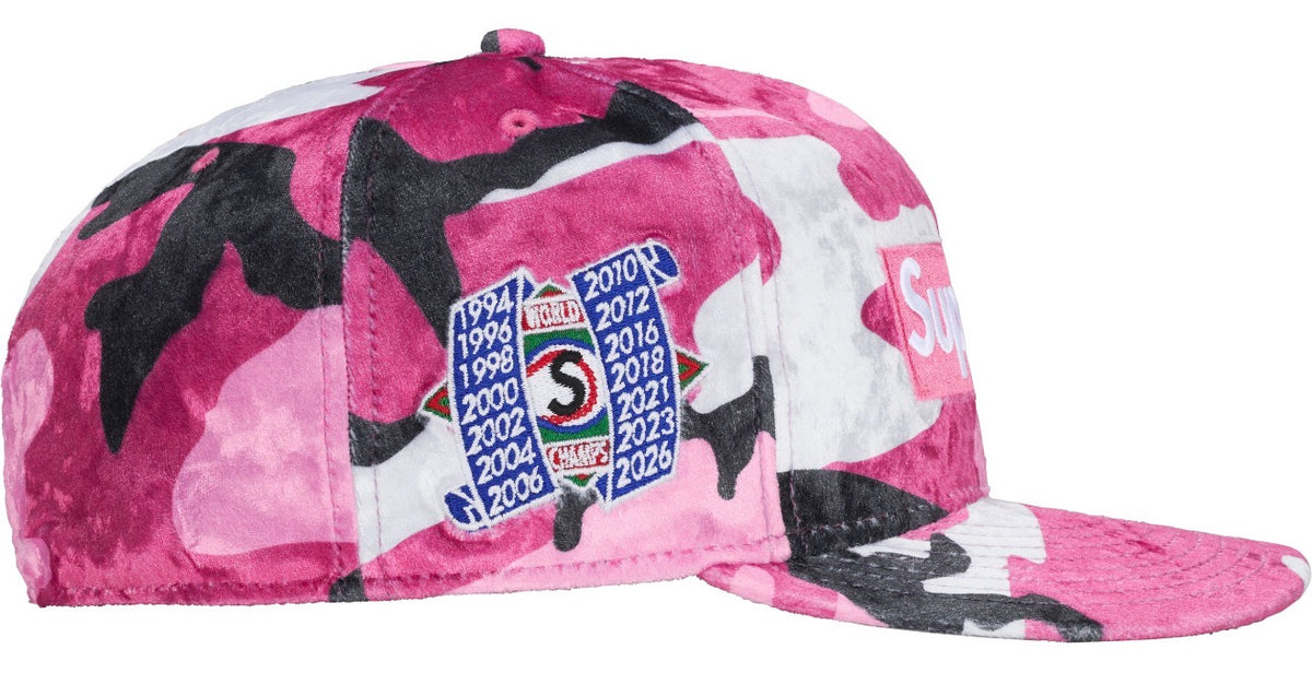 Gorro Supreme x New Era Crushed Velvet Box Logo Pink Camo