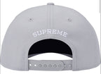 Gorro Supreme Gothic Outline New Era Grey